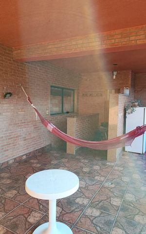 Casa à venda com 260m², 4 quartos e 5 vagas Casa à venda com 260m², 4 quartos e 5 vagasÁrea externa