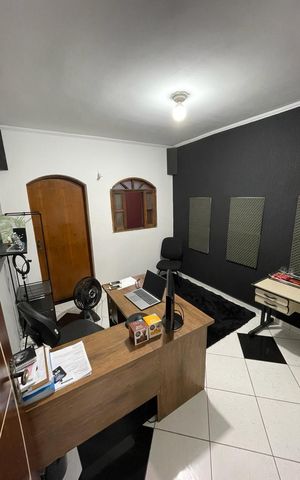 Casa à venda com 260m², 4 quartos e 5 vagas Casa à venda com 260m², 4 quartos e 5 vagasQuarto