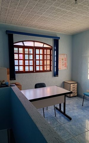 Casa à venda com 260m², 4 quartos e 5 vagas Casa à venda com 260m², 4 quartos e 5 vagasQuarto