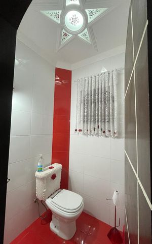 Casa à venda com 260m², 4 quartos e 5 vagas Casa à venda com 260m², 4 quartos e 5 vagasBanheiro