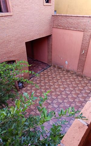 Casa à venda com 260m², 4 quartos e 5 vagas Casa à venda com 260m², 4 quartos e 5 vagasVista