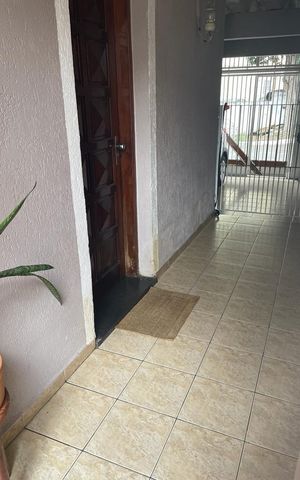 Casa à venda com 138m², 2 quartos e 2 vagas Casa à venda com 138m², 2 quartos e 2 vagasÁrea externa