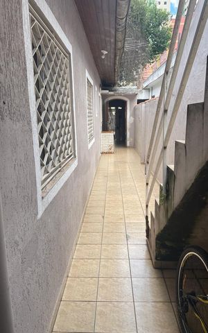 Casa à venda com 138m², 2 quartos e 2 vagas Casa à venda com 138m², 2 quartos e 2 vagasÁrea externa