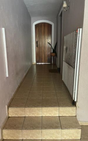 Casa à venda com 138m², 2 quartos e 2 vagas Casa à venda com 138m², 2 quartos e 2 vagasÁrea externa