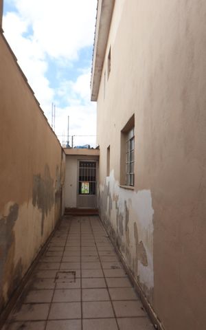 Casa à venda com 150m², 2 quartos e 1 vagaCorredor Lateral