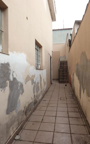 Casa à venda com 150m², 2 quartos e 1 vagaCorredor Lateral