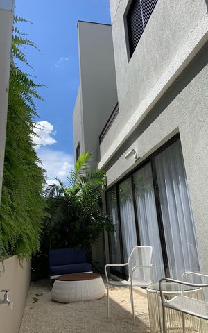 Casa de condomínio à venda com 130m², 3 quartos e 2 vagas Casa de condomínio à venda com 130m², 3 quartos e 2 vagasÁrea externa