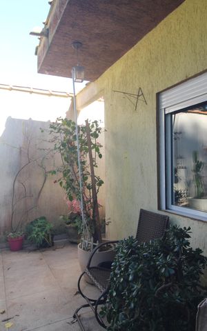 Casa à venda com 260m², 2 quartos e 1 vagaFundos da casa