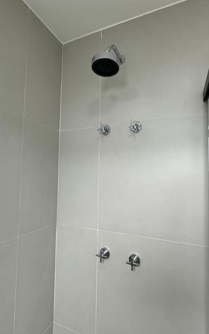 Apartamento à venda com 86m², 2 quartos e 2 vagas Apartamento à venda com 86m², 2 quartos e 2 vagasBanheiro da Suíte 1