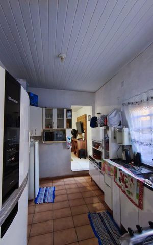 Casa à venda com 90m², 2 quartos e 2 vagas Casa à venda com 90m², 2 quartos e 2 vagasCozinha