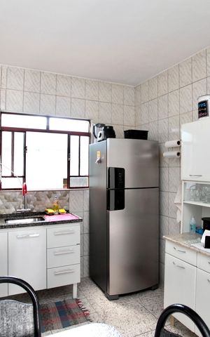 Casa à venda com 110m², 5 quartos e 2 vagasCozinha e Área de Serviço