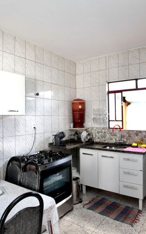 Casa à venda com 110m², 5 quartos e 2 vagasCozinha e Área de Serviço