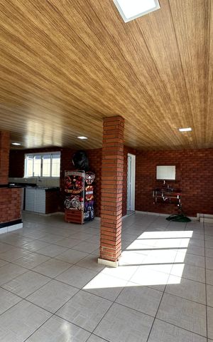Casa à venda com 308m², 3 quartos e 2 vagas Casa à venda com 308m², 3 quartos e 2 vagasChurrasqueira