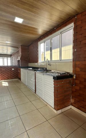 Casa à venda com 308m², 3 quartos e 2 vagas Casa à venda com 308m², 3 quartos e 2 vagasChurrasqueira