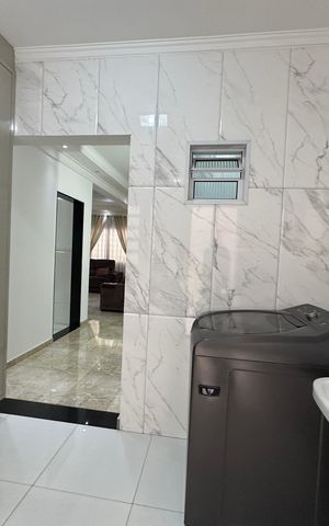 Casa à venda com 308m², 3 quartos e 2 vagas Casa à venda com 308m², 3 quartos e 2 vagasÁrea de Serviço