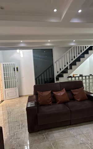 Casa à venda com 308m², 3 quartos e 2 vagas Casa à venda com 308m², 3 quartos e 2 vagasSala