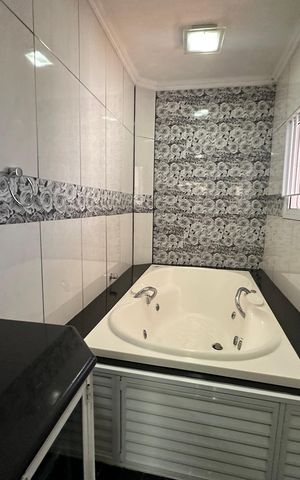Casa à venda com 308m², 3 quartos e 2 vagas Casa à venda com 308m², 3 quartos e 2 vagasBanheiro da Suíte 2