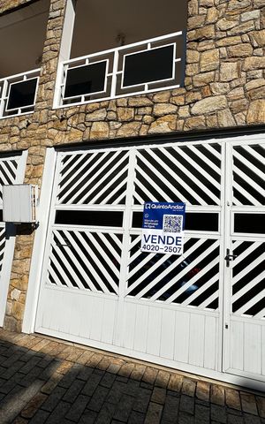 Casa à venda com 308m², 3 quartos e 2 vagas Casa à venda com 308m², 3 quartos e 2 vagasFachada