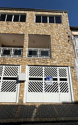 Casa à venda com 308m², 3 quartos e 2 vagas Casa à venda com 308m², 3 quartos e 2 vagasFachada
