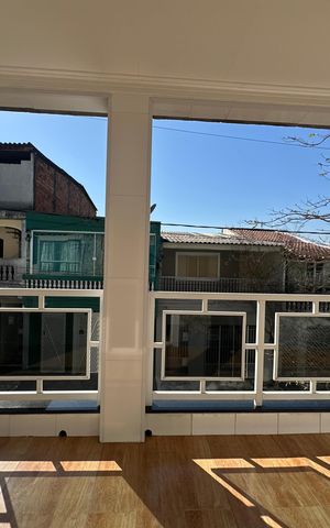 Casa à venda com 308m², 3 quartos e 2 vagas Casa à venda com 308m², 3 quartos e 2 vagasVaranda