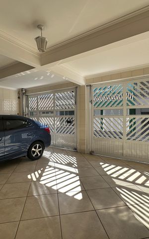 Casa à venda com 308m², 3 quartos e 2 vagas Casa à venda com 308m², 3 quartos e 2 vagasGaragem
