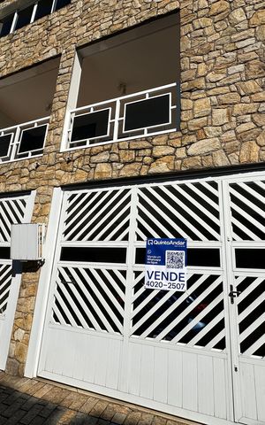Casa à venda com 308m², 3 quartos e 2 vagas Casa à venda com 308m², 3 quartos e 2 vagasFachada