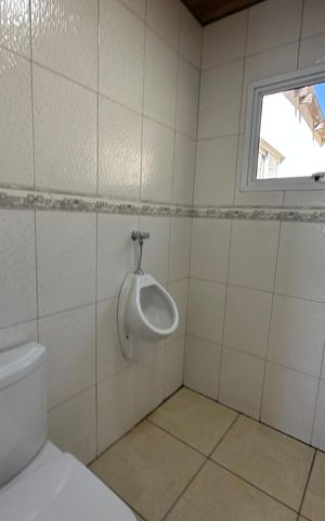 Casa à venda com 308m², 3 quartos e 2 vagas Casa à venda com 308m², 3 quartos e 2 vagasBanheiro 2