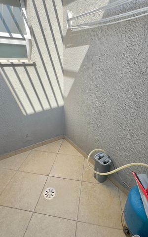 Casa à venda com 300m², 3 quartos e 6 vagas Casa à venda com 300m², 3 quartos e 6 vagasÁrea de Serviço