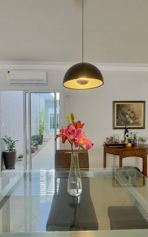 Casa à venda com 300m², 3 quartos e 6 vagas Casa à venda com 300m², 3 quartos e 6 vagasDetalhe Sala