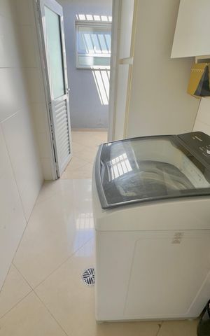 Casa à venda com 300m², 3 quartos e 6 vagas Casa à venda com 300m², 3 quartos e 6 vagasÁrea de Serviço