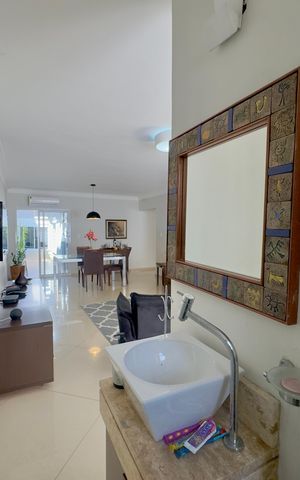 Casa à venda com 300m², 3 quartos e 6 vagas Casa à venda com 300m², 3 quartos e 6 vagasBanheiro 3