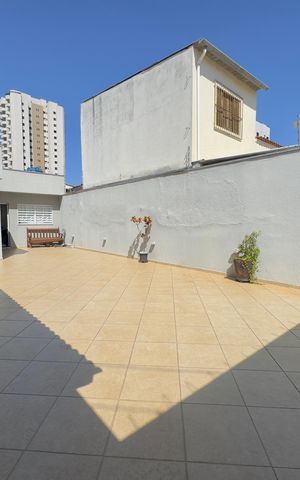 Casa à venda com 300m², 3 quartos e 6 vagas Casa à venda com 300m², 3 quartos e 6 vagasGaragem