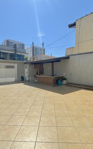 Casa à venda com 300m², 3 quartos e 6 vagas Casa à venda com 300m², 3 quartos e 6 vagasGaragem