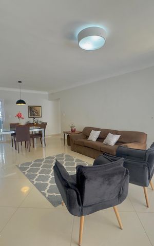Casa à venda com 300m², 3 quartos e 6 vagas Casa à venda com 300m², 3 quartos e 6 vagasSala