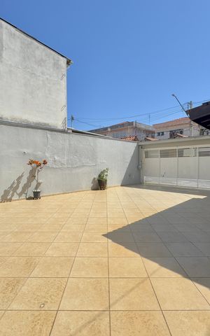 Casa à venda com 300m², 3 quartos e 6 vagas Casa à venda com 300m², 3 quartos e 6 vagasGaragem