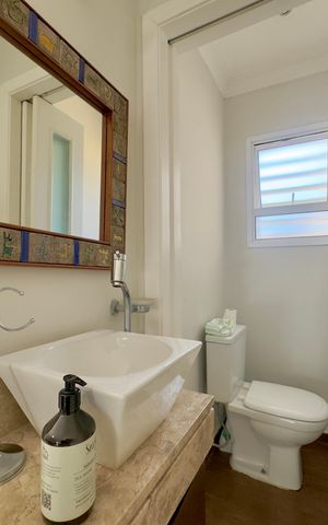 Casa à venda com 300m², 3 quartos e 6 vagas Casa à venda com 300m², 3 quartos e 6 vagasBanheiro 3
