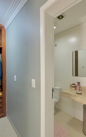 Casa à venda com 300m², 3 quartos e 6 vagas Casa à venda com 300m², 3 quartos e 6 vagasCloset quarto 3