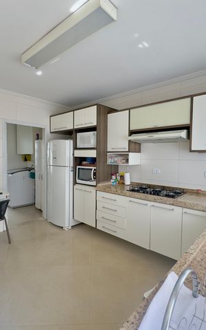 Casa à venda com 300m², 3 quartos e 6 vagas Casa à venda com 300m², 3 quartos e 6 vagasCozinha