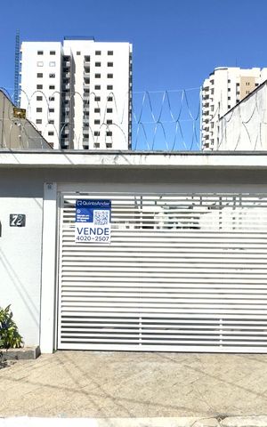 Casa à venda com 300m², 3 quartos e 6 vagas Casa à venda com 300m², 3 quartos e 6 vagasPlaca instalada na fachada do imóvel
