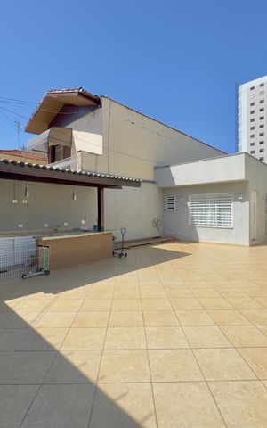 Casa à venda com 300m², 3 quartos e 6 vagas Casa à venda com 300m², 3 quartos e 6 vagasGaragem