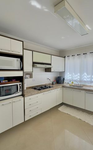 Casa à venda com 300m², 3 quartos e 6 vagas Casa à venda com 300m², 3 quartos e 6 vagasCozinha