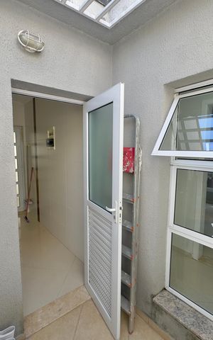 Casa à venda com 300m², 3 quartos e 6 vagas Casa à venda com 300m², 3 quartos e 6 vagasÁrea de Serviço