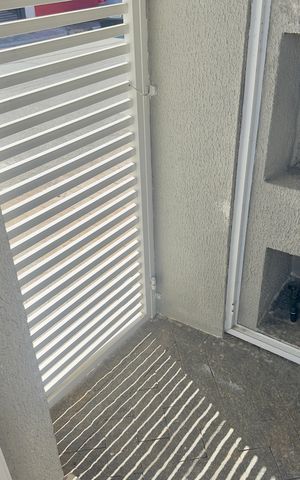 Casa à venda com 300m², 3 quartos e 6 vagas Casa à venda com 300m², 3 quartos e 6 vagasEntrada