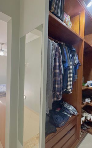 Casa à venda com 300m², 3 quartos e 6 vagas Casa à venda com 300m², 3 quartos e 6 vagasCloset quarto 3