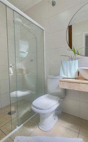 Casa à venda com 300m², 3 quartos e 6 vagas Casa à venda com 300m², 3 quartos e 6 vagasBanheiro 2