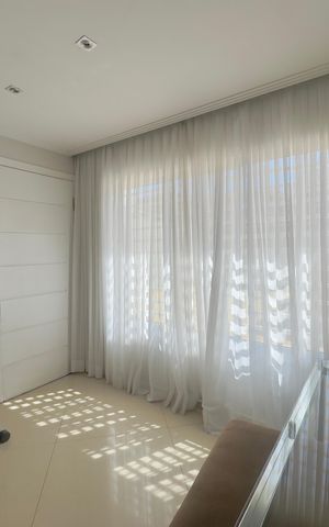 Casa à venda com 300m², 3 quartos e 6 vagas Casa à venda com 300m², 3 quartos e 6 vagasSala