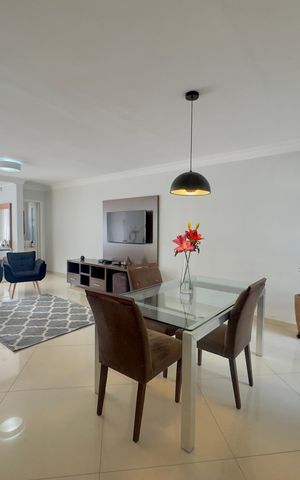 Casa à venda com 300m², 3 quartos e 6 vagas Casa à venda com 300m², 3 quartos e 6 vagasSala