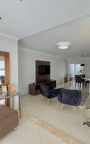 Casa à venda com 300m², 3 quartos e 6 vagas Casa à venda com 300m², 3 quartos e 6 vagasSala