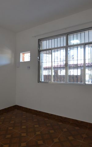 Casa para alugar com 200m², 2 quartos e 2 vagasSala