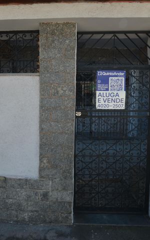 Casa para alugar com 200m², 2 quartos e 2 vagasFachada